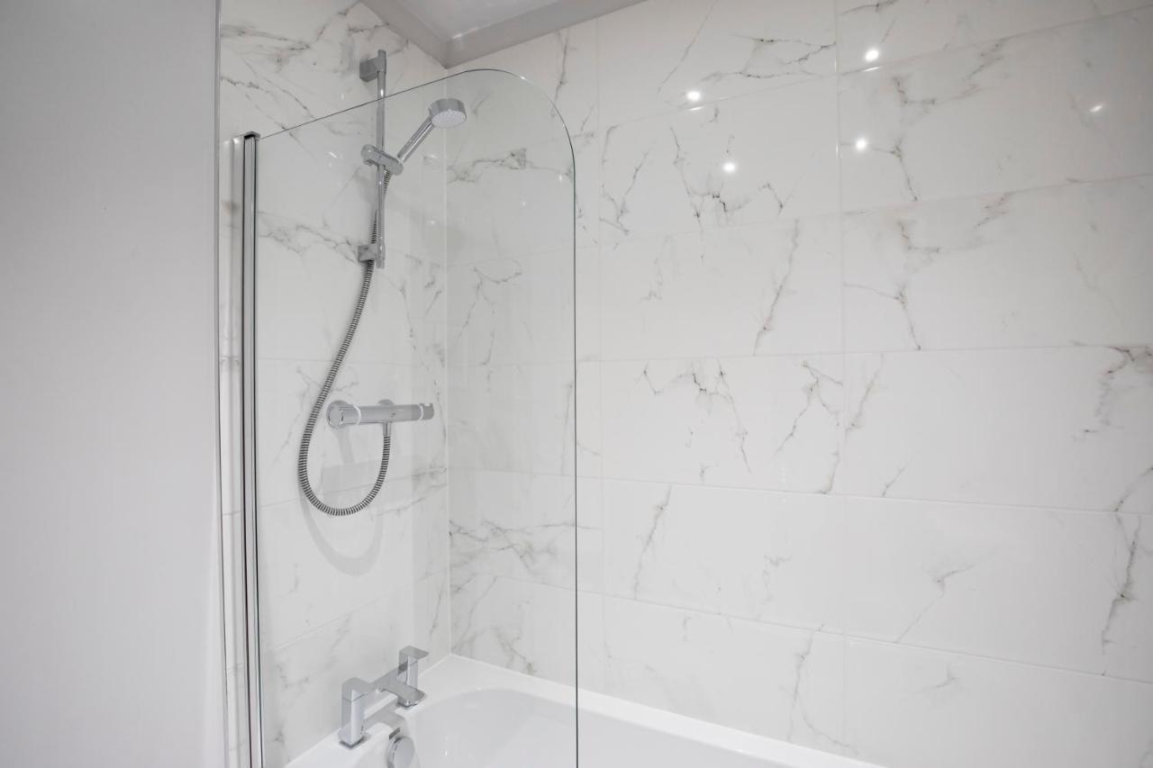 Elliot Oliver - Chic 2 Bedroom Town Centre Apartment Cheltenham Zewnętrze zdjęcie